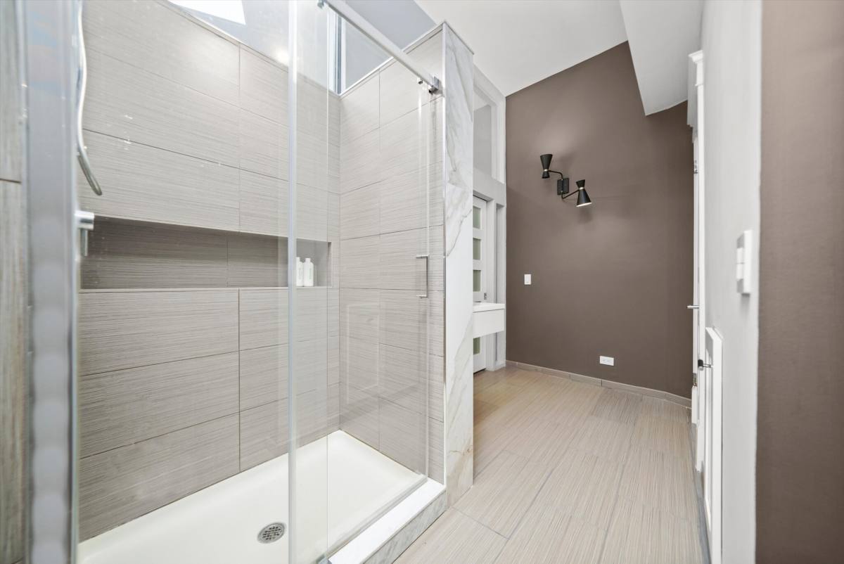 Apartment for rent at 300 N Ogden #202, Chicago, IL 60607