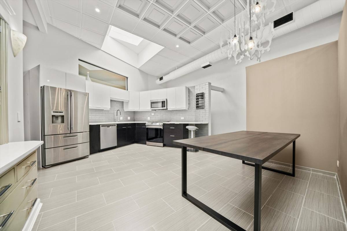 Apartment for rent at 300 N Ogden #202, Chicago, IL 60607