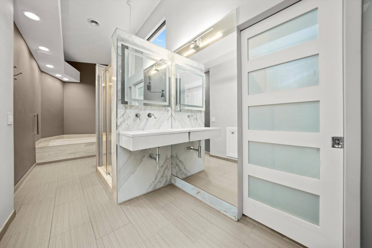 Apartment for rent at 300 N Ogden #202, Chicago, IL 60607