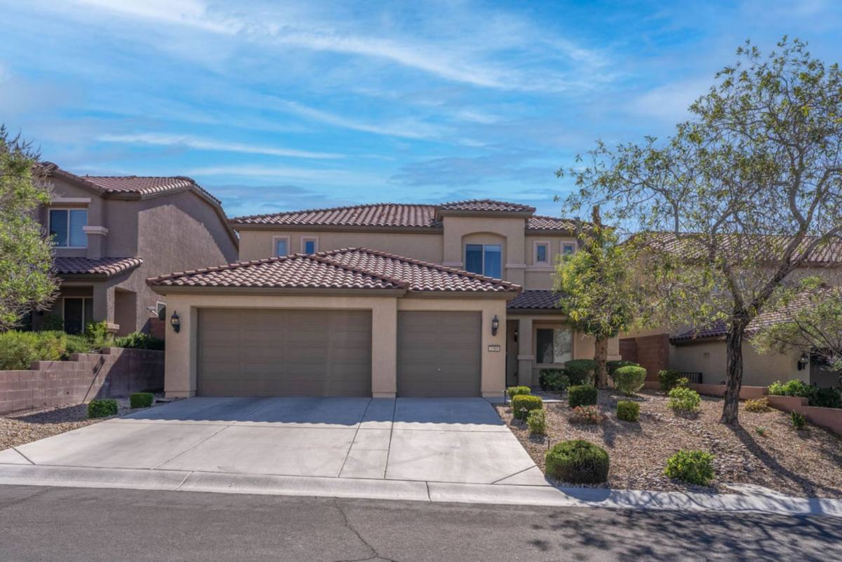 House for rent at 2589 Chateau Clermont St, Henderson, NV 89044