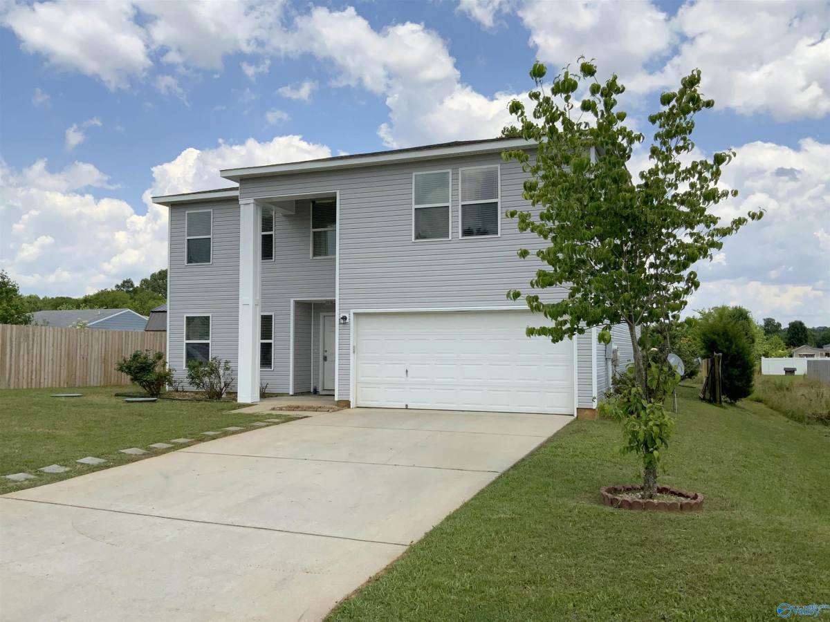 House for rent at 105 Bayside Lane, Toney, AL 35773
