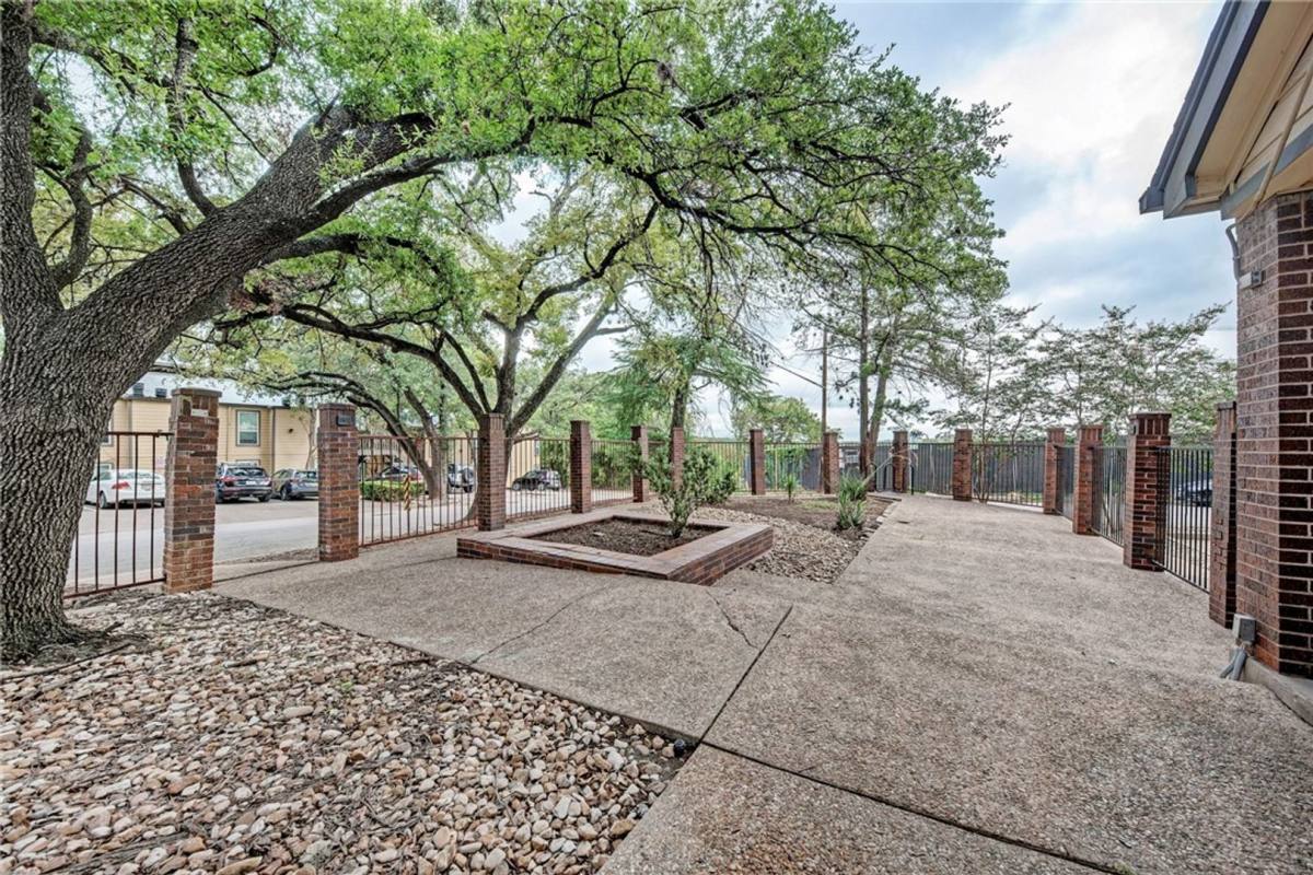 Condo for rent at 914 W 26th St, Austin, TX 78705