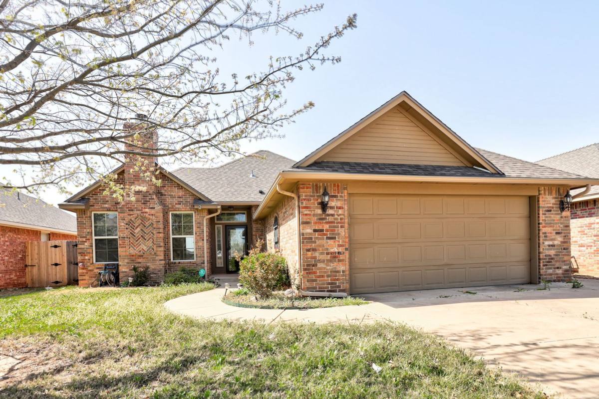 House for rent at 9016 NW 75th St, Yukon, OK 73099