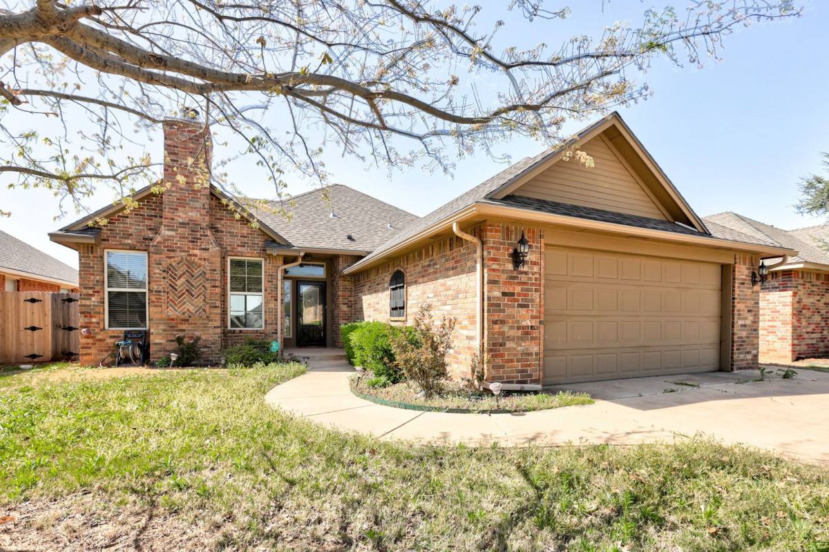 House for rent at 9016 NW 75th St, Yukon, OK 73099