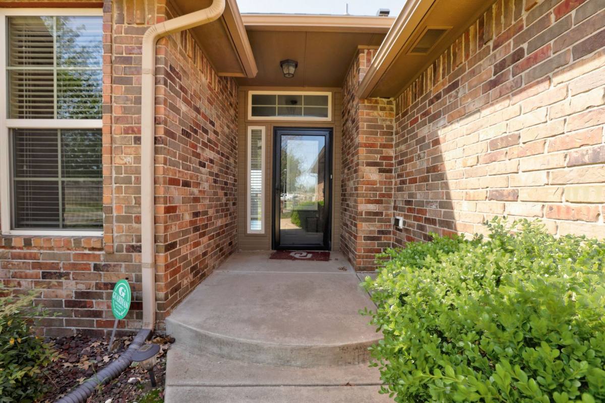 House for rent at 9016 NW 75th St, Yukon, OK 73099