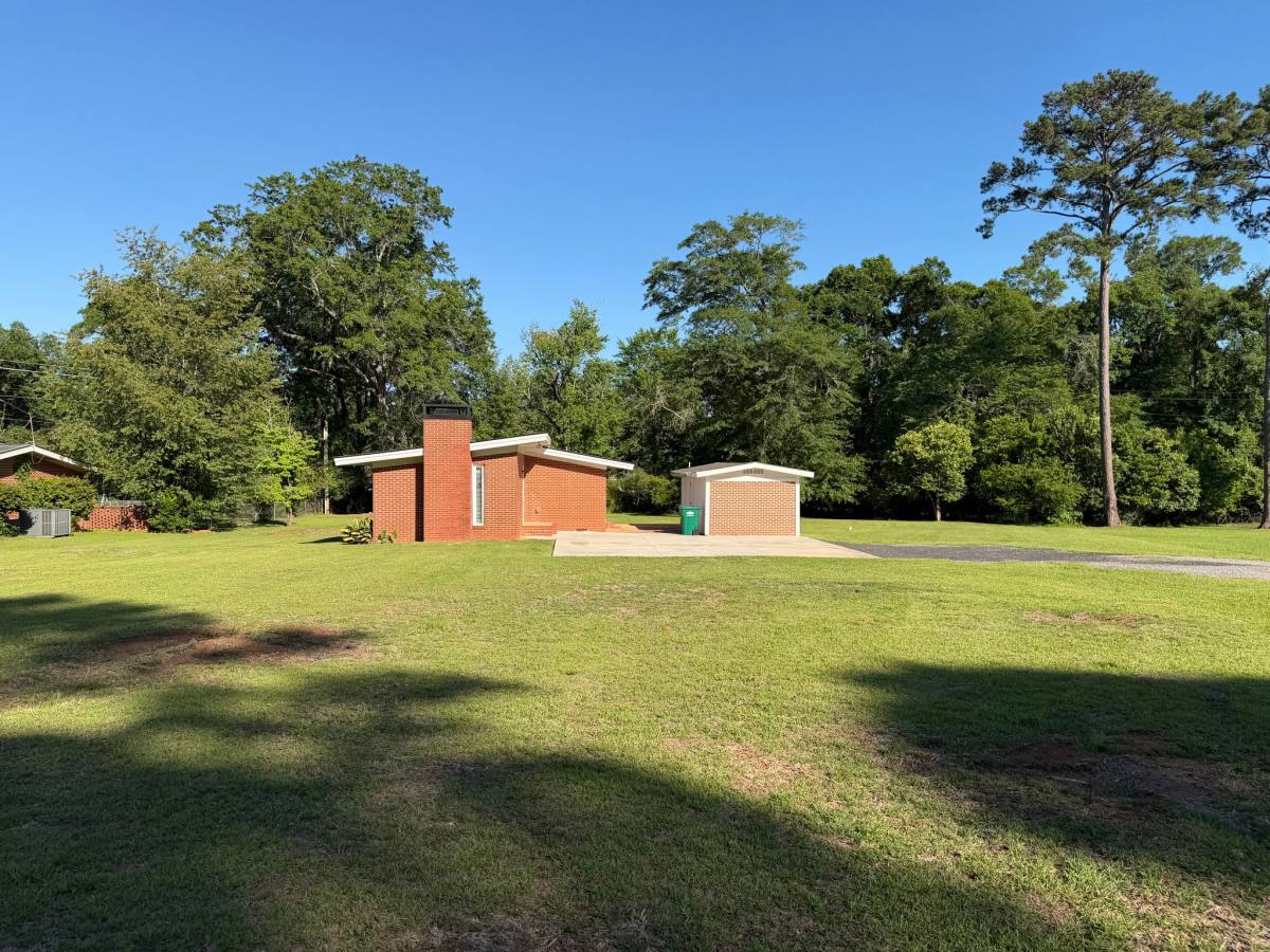 House for rent at 1016 Forrest Glen Dr, Albany, GA 31707