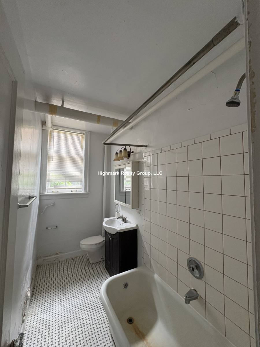 Apartment for rent at 911 Elmwood #BSMT, Evanston, IL 60202