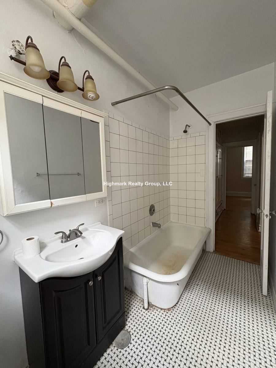 Apartment for rent at 911 Elmwood #BSMT, Evanston, IL 60202