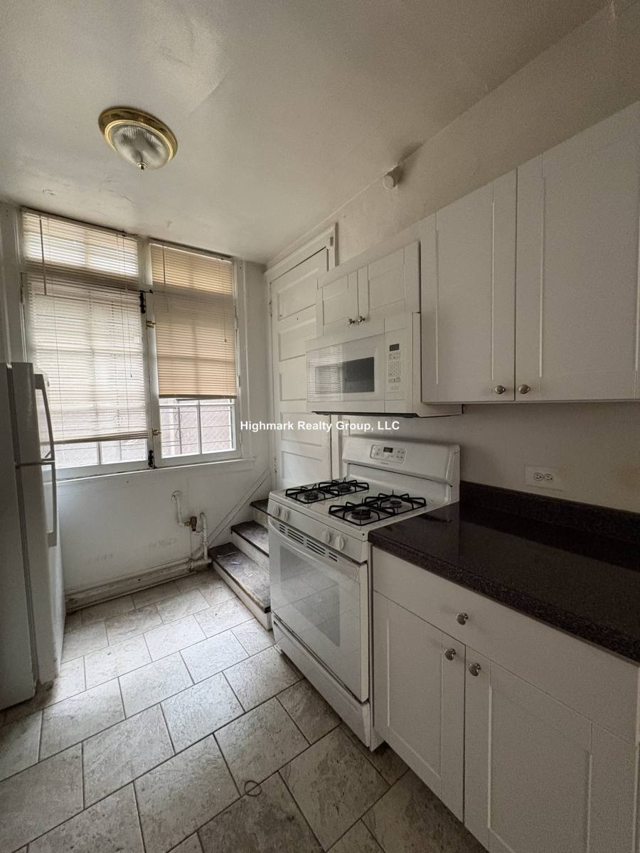 Apartment for rent at 911 Elmwood #BSMT, Evanston, IL 60202