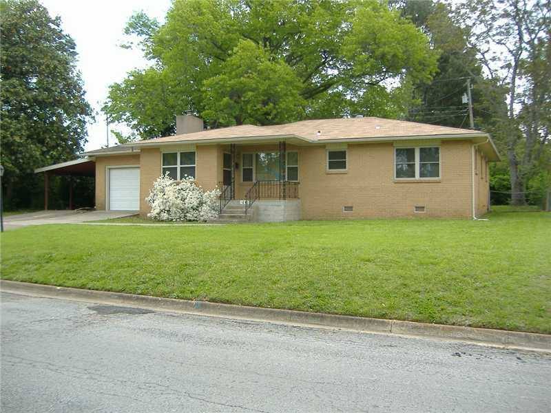 House for rent at 1212 W Pine St, Rogers, AR 72756