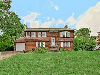 Apartment for rent at 266 Edward Ave #2, Medford, NY 11763