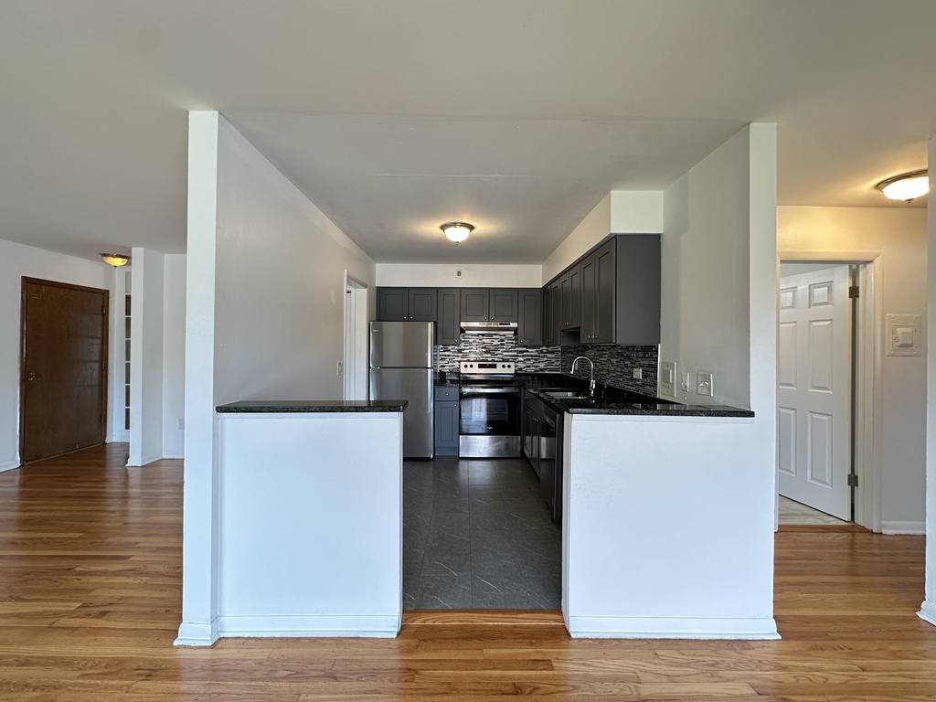 Apartment for rent at 1653 653 Oakwood #C4, Des Plaines, IL 60016