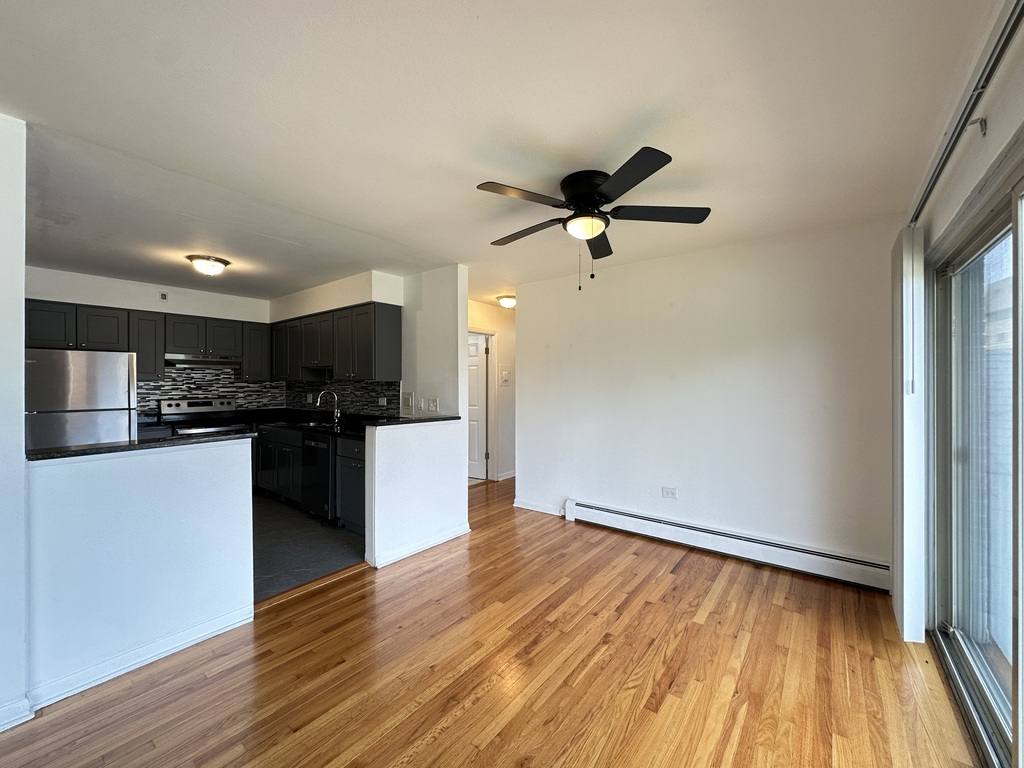 Apartment for rent at 1653 653 Oakwood #C4, Des Plaines, IL 60016