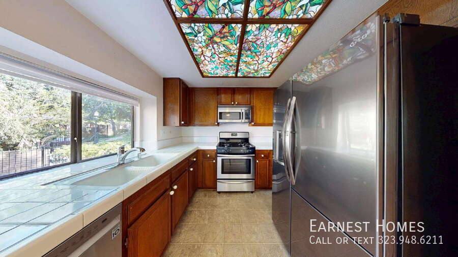 Townhouse for rent at 21930 Marylee St #97, Woodland Hills, CA 91367