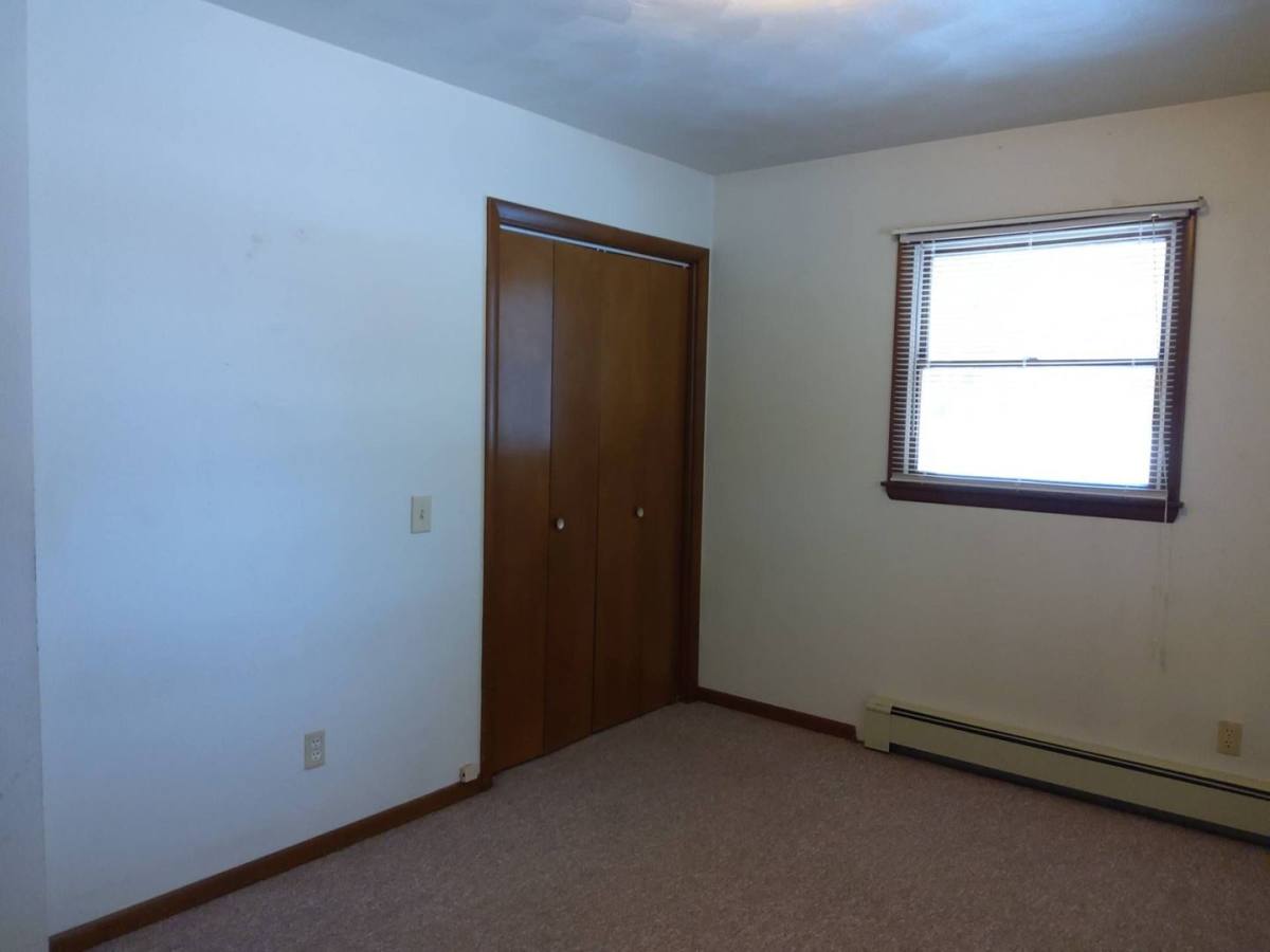 House for rent at 213 Crystal Valley Dr, Middlebury, IN 46540