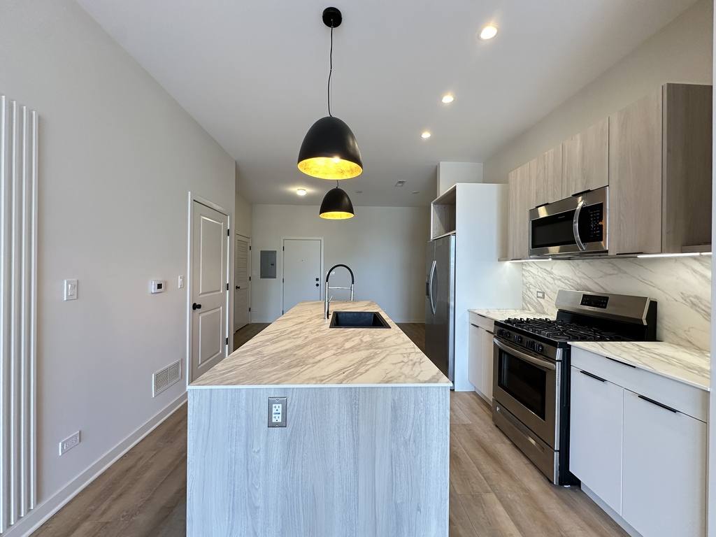 Apartment for rent at 6340 Belmont #402-A, Chicago, IL 60634