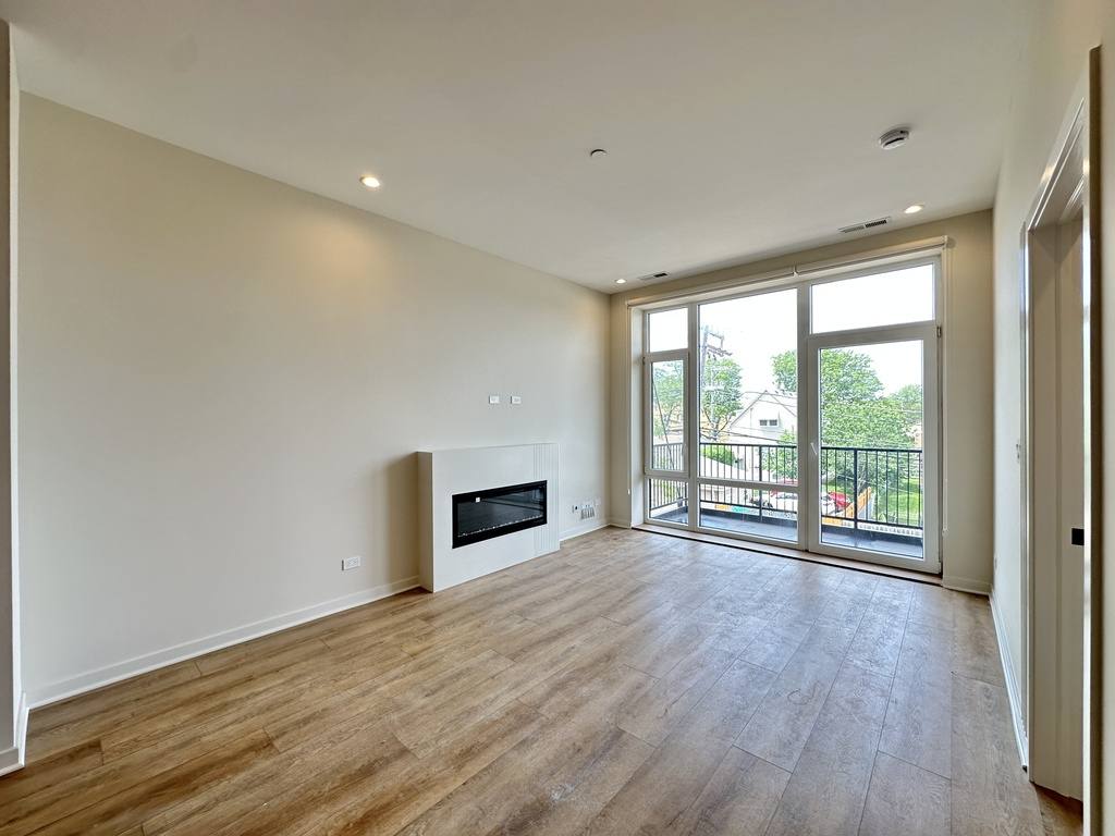 Apartment for rent at 6340 Belmont #402-A, Chicago, IL 60634