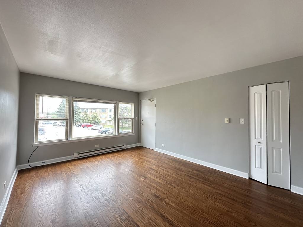 Apartment for rent at 76325 N Milwaukee #B4, Niles, IL 60714
