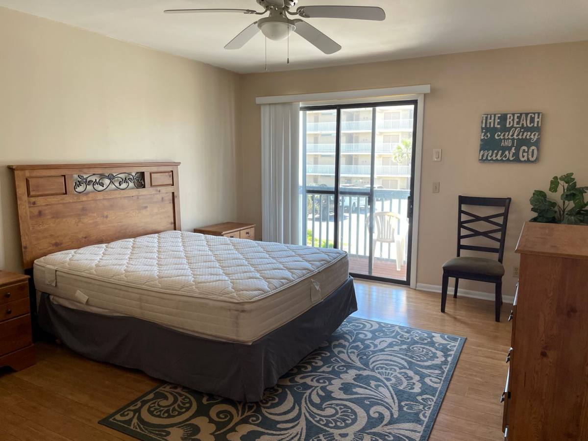 Townhouse for rent at 8126 Surf Dr, Panama City, FL 32408