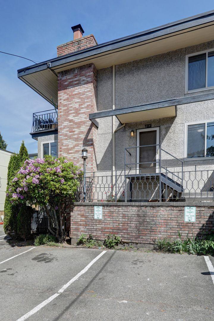 Apartment for rent at 11701 Greenwood Ave N, Seattle, WA 98133