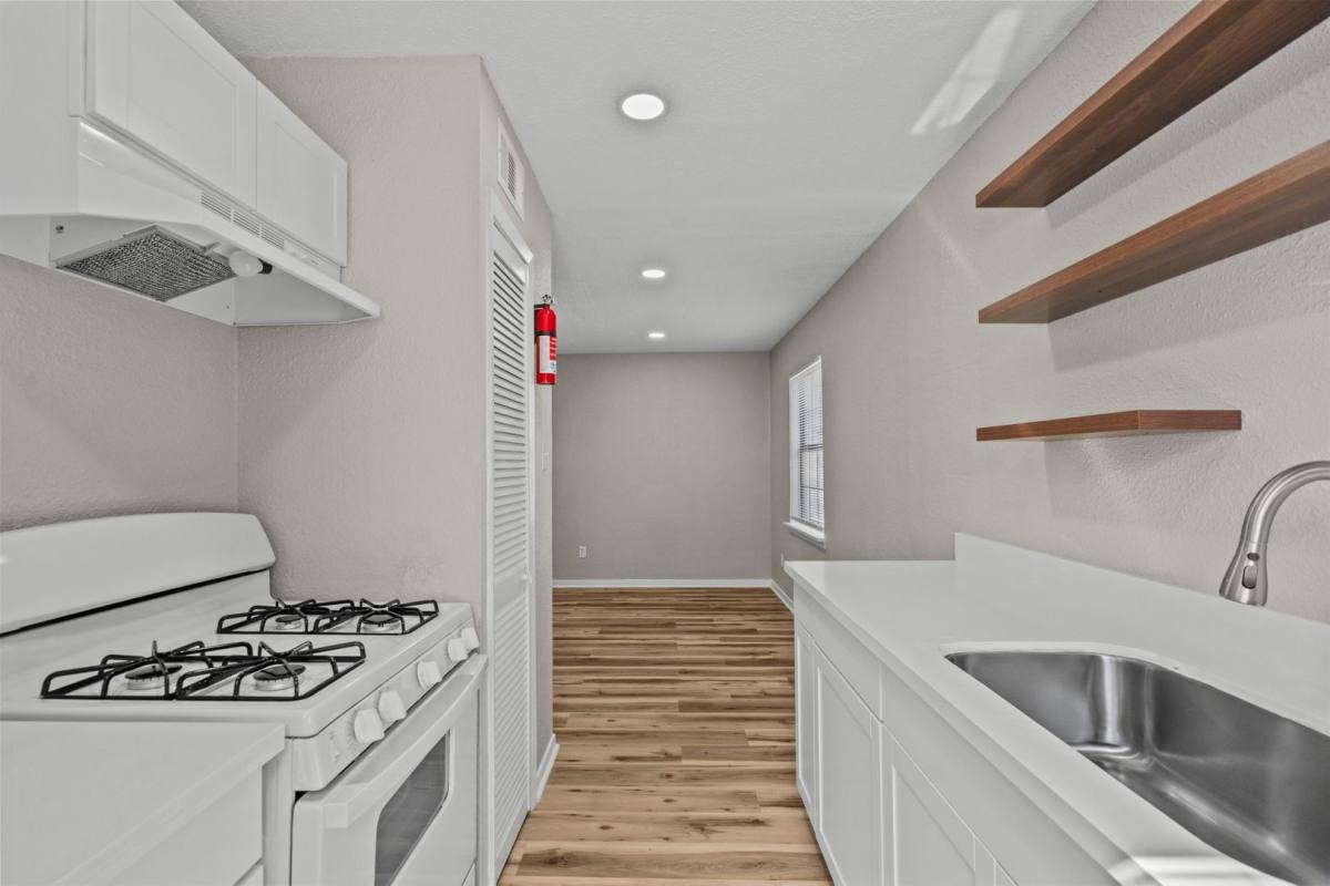 Apartment for rent at 1927 Ave M 1 #2, Galveston, TX 77550
