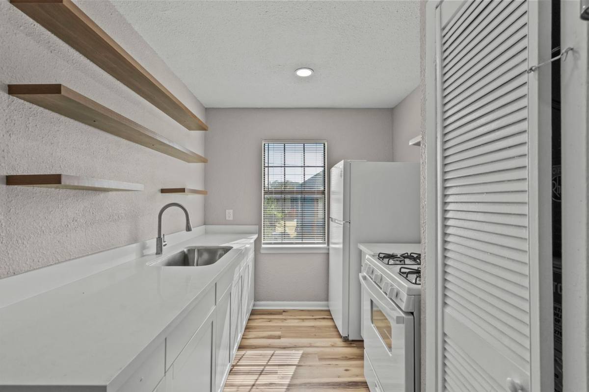 Apartment for rent at 1927 Ave M 1 #2, Galveston, TX 77550