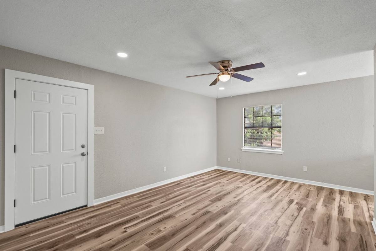 Apartment for rent at 1927 Ave M 1 #2, Galveston, TX 77550