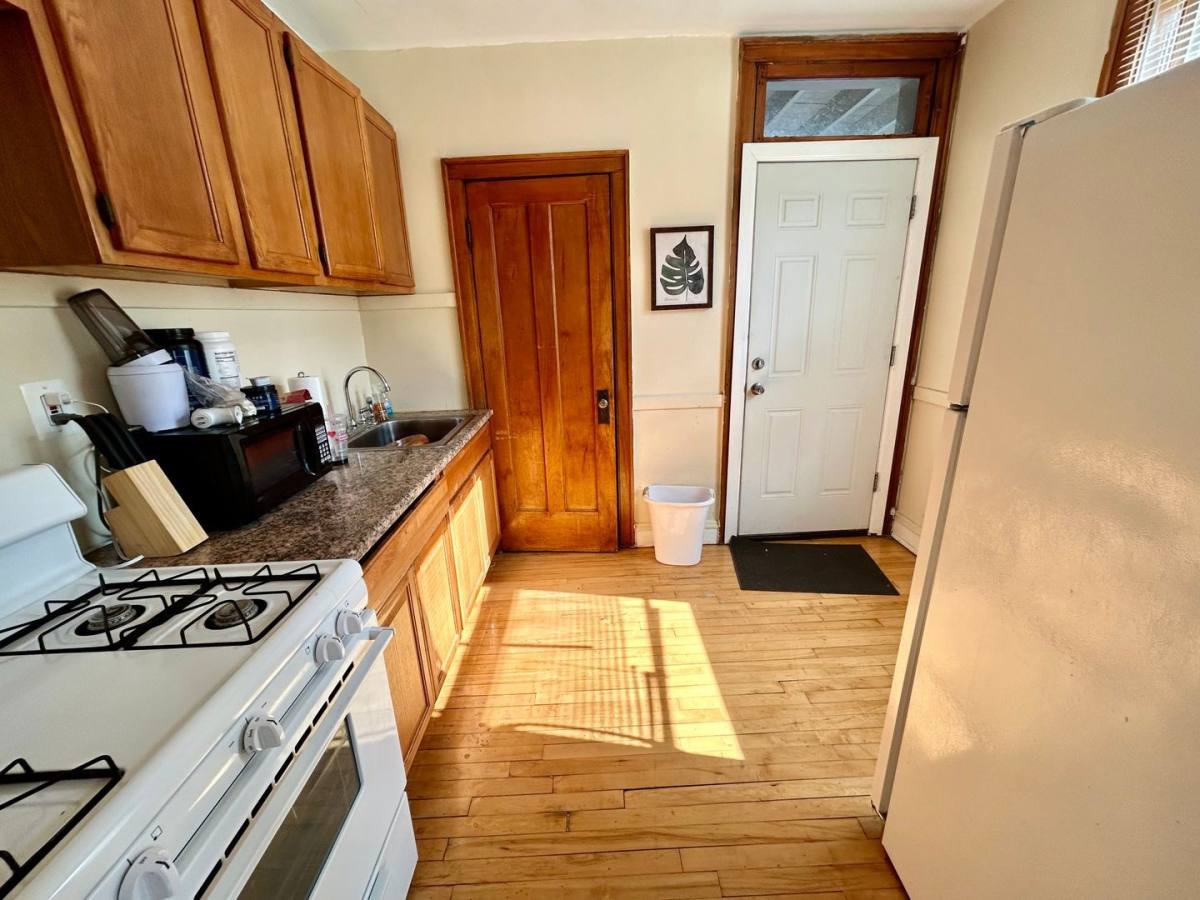 Apartment for rent at 4846 W Henderson #3S, Chicago, IL 60641