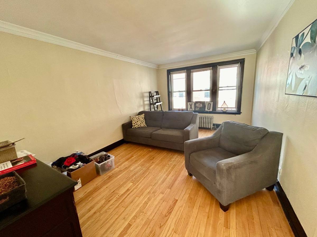 Apartment for rent at 4846 W Henderson #3S, Chicago, IL 60641