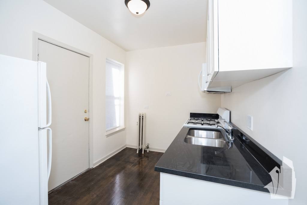 Apartment for rent at 5748 N Winthrop Ave #302, Chicago, IL 60660