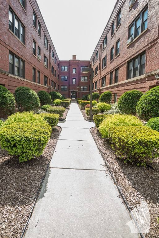 Apartment for rent at 5748 N Winthrop Ave #302, Chicago, IL 60660