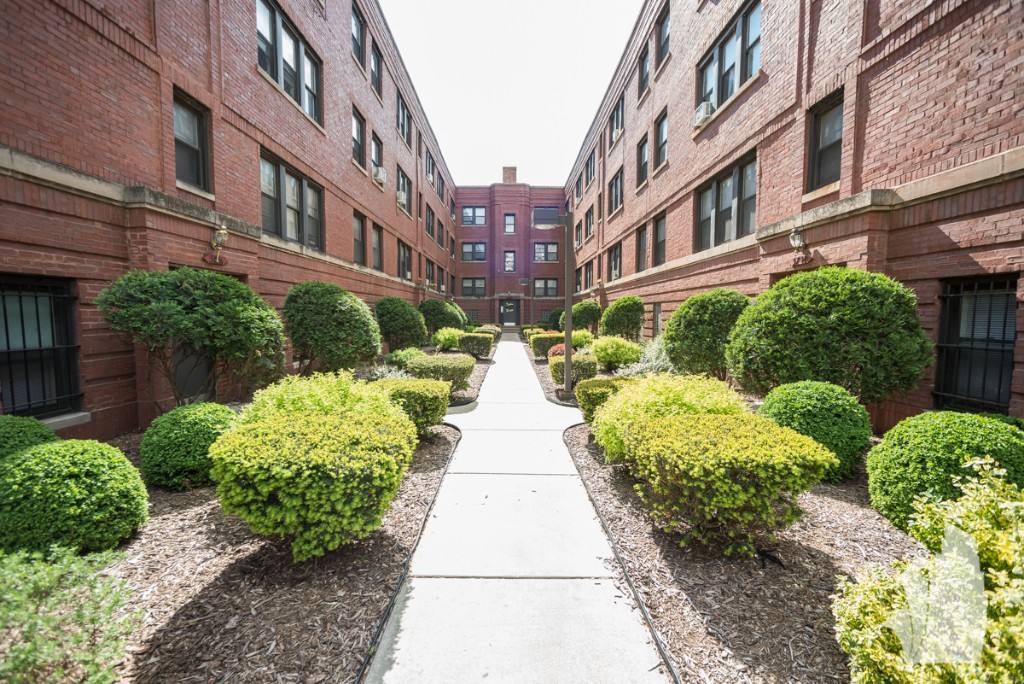 Apartment for rent at 5748 N Winthrop Ave #302, Chicago, IL 60660