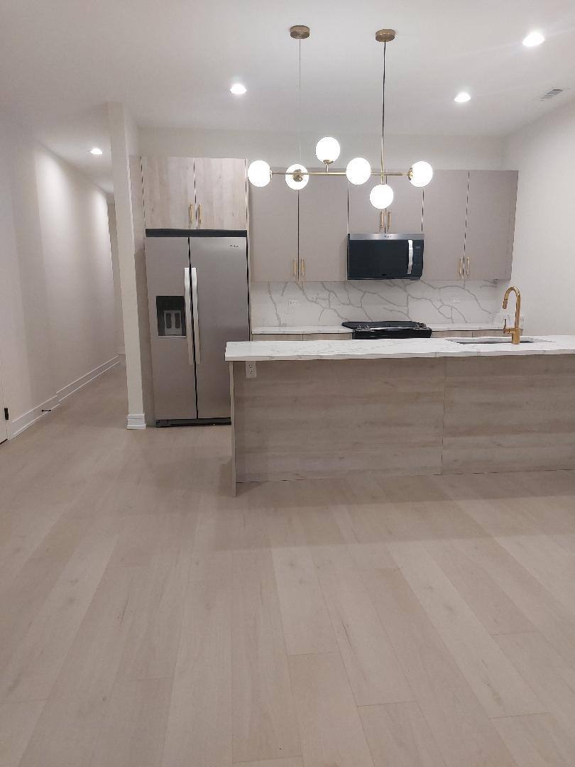 Apartment for rent at 4625 S Michigan Ave #1, Chicago, IL 60653