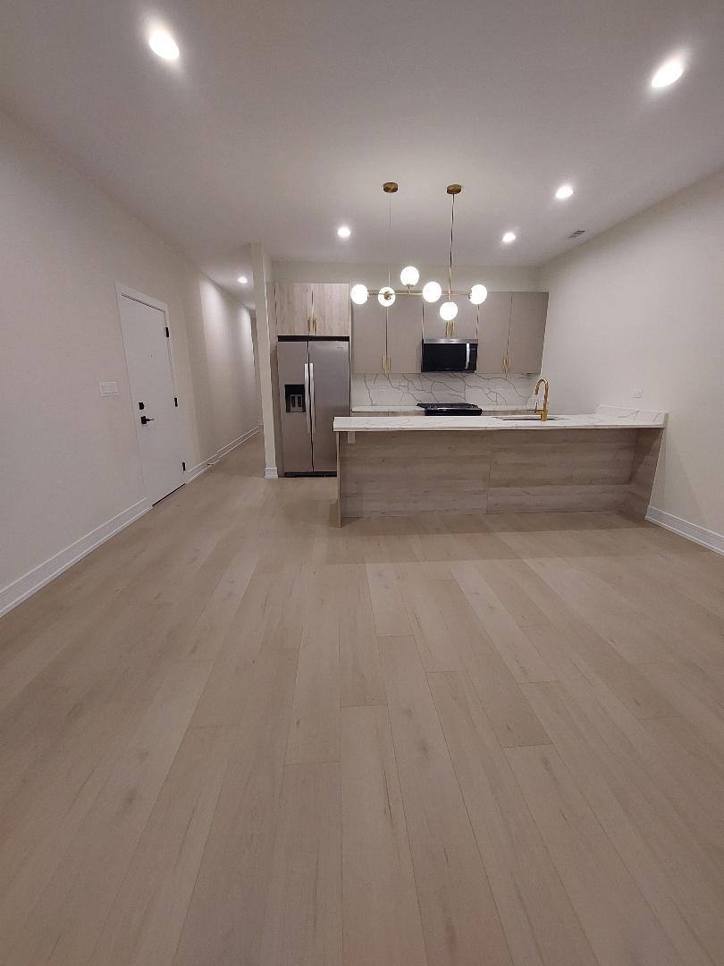 Apartment for rent at 4625 S Michigan Ave #1, Chicago, IL 60653