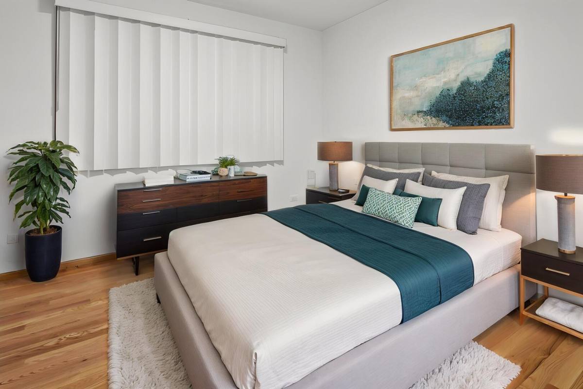 Apartment for rent at 6115 N Pulaski Rd #1, Chicago, IL 60646