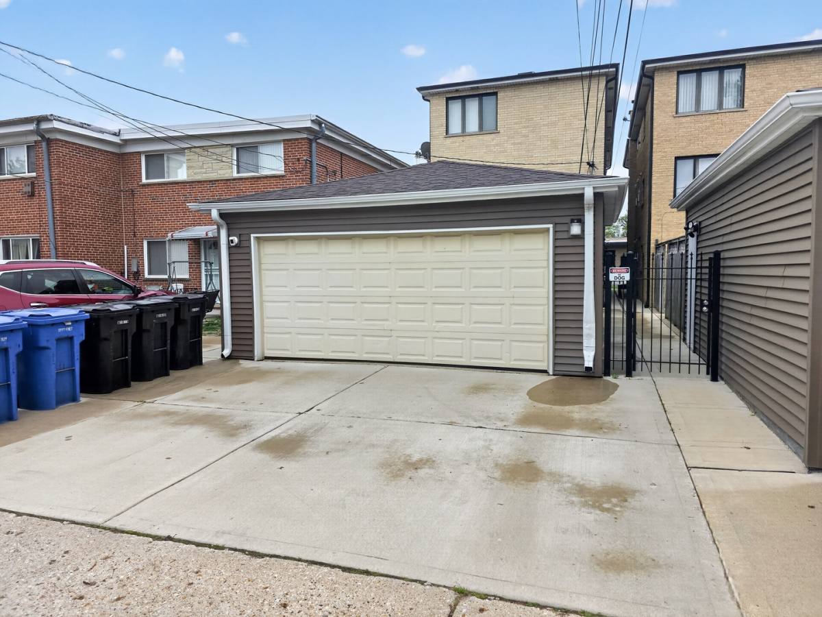 Apartment for rent at 6115 N Pulaski Rd #1, Chicago, IL 60646