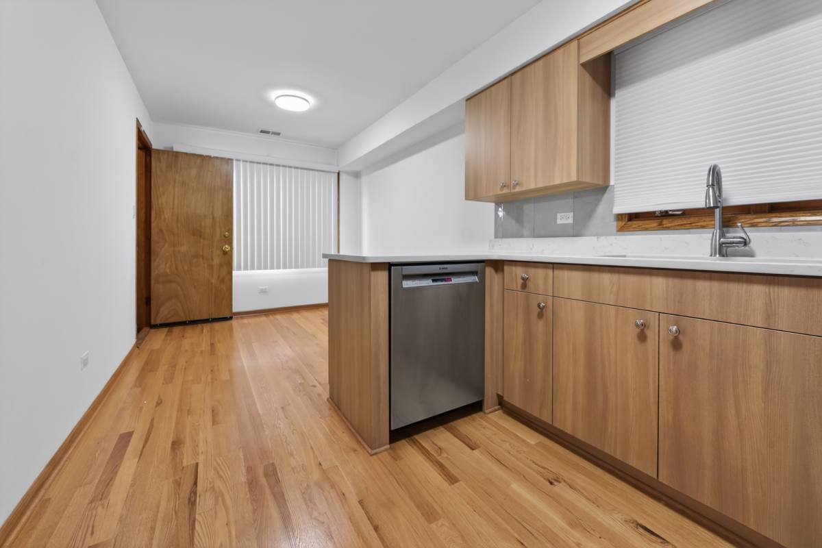 Apartment for rent at 6115 N Pulaski Rd #1, Chicago, IL 60646