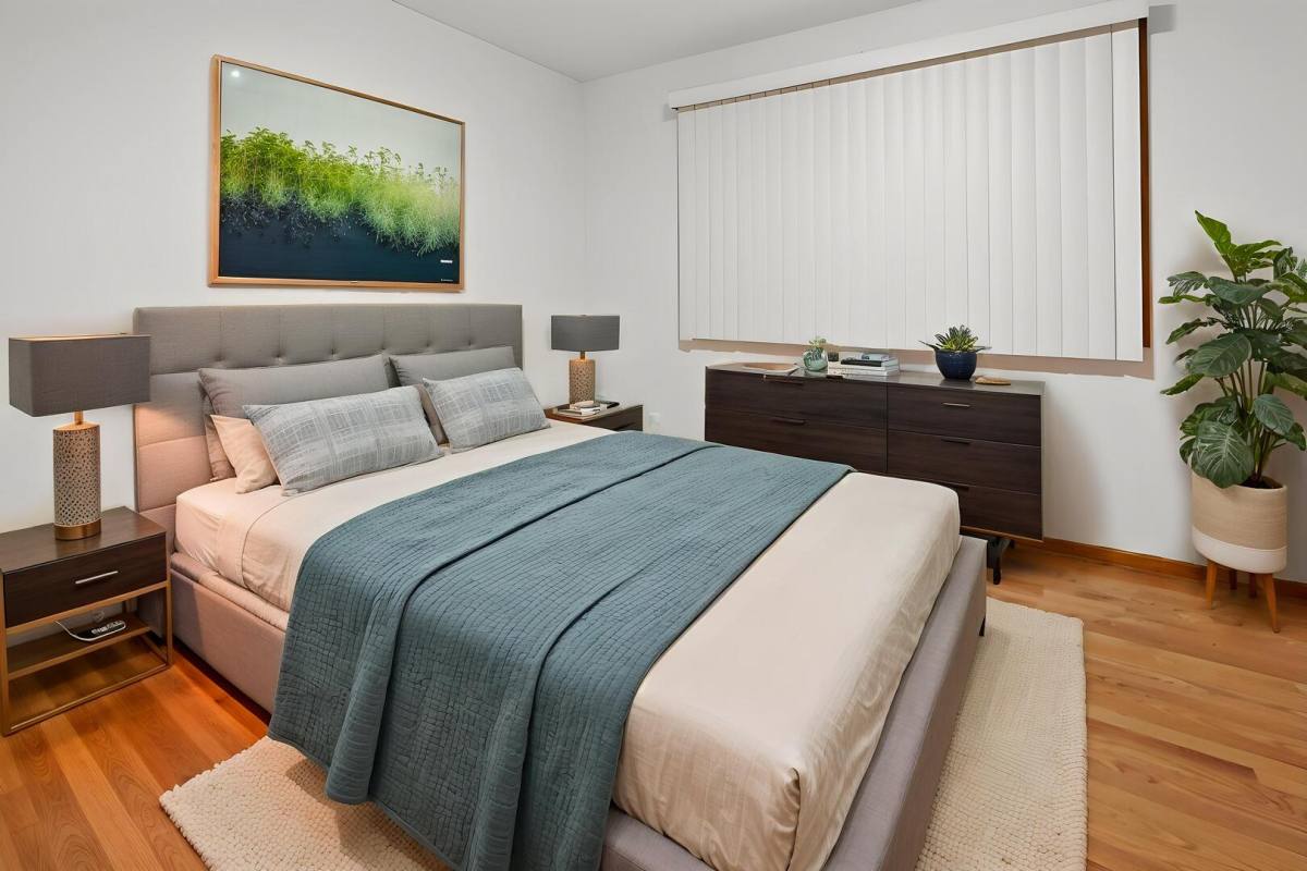 Apartment for rent at 6115 N Pulaski Rd #1, Chicago, IL 60646