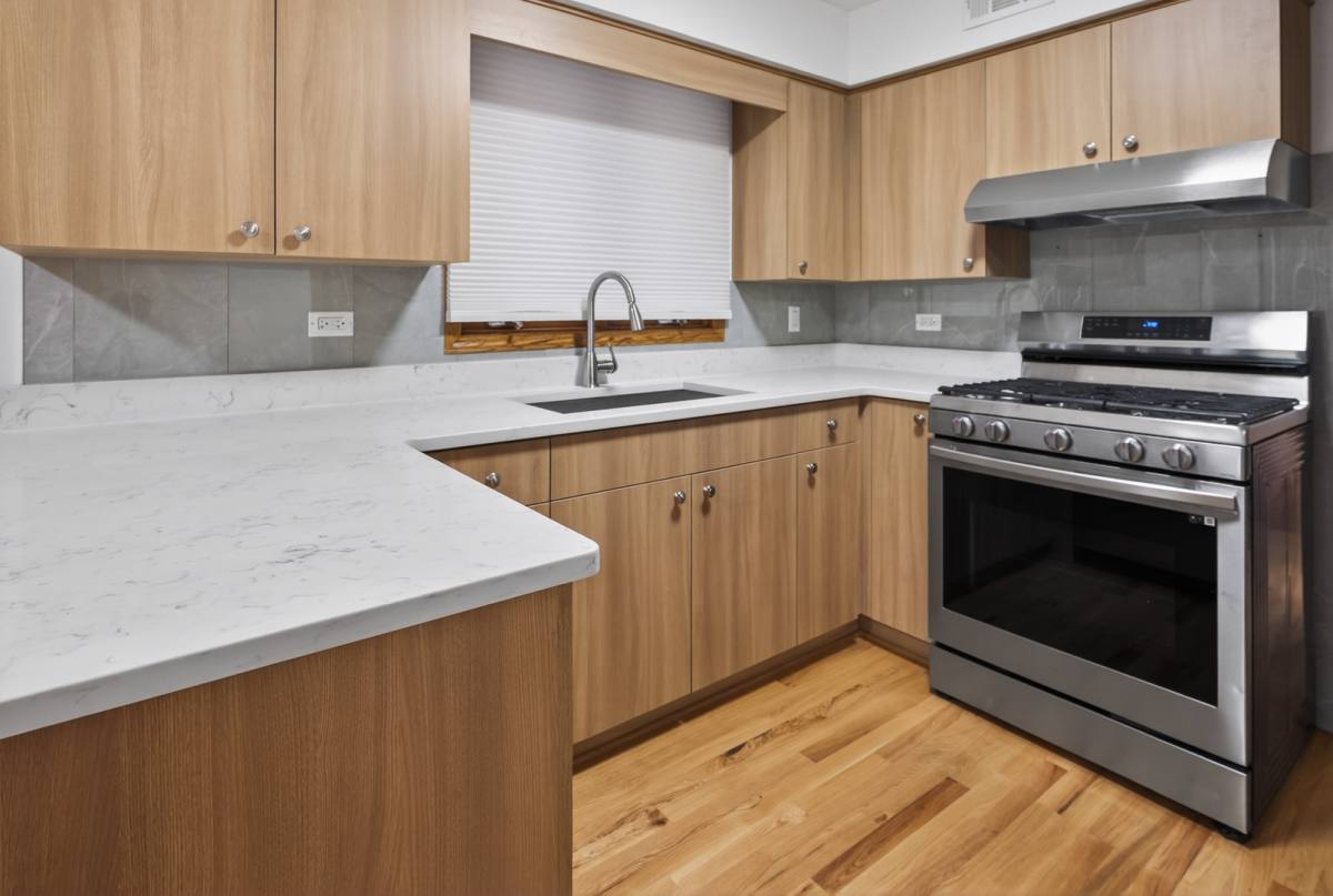 Apartment for rent at 6115 N Pulaski Rd #1, Chicago, IL 60646