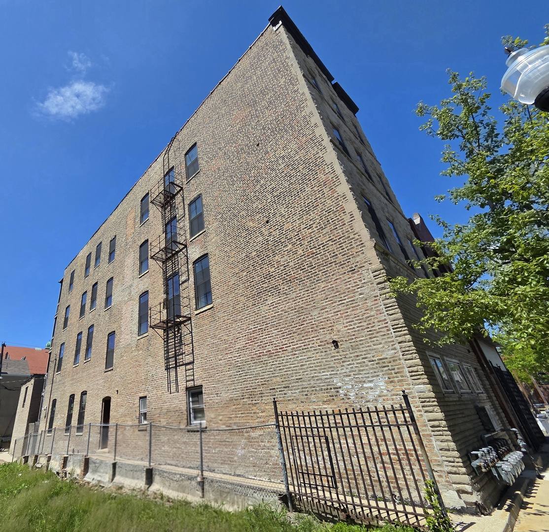 Apartment for rent at 3216 S Morgan St #4F, Chicago, IL 60608