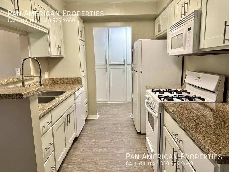 Apartment for rent at 400 Merrimac Way #7, Costa Mesa, CA 92626