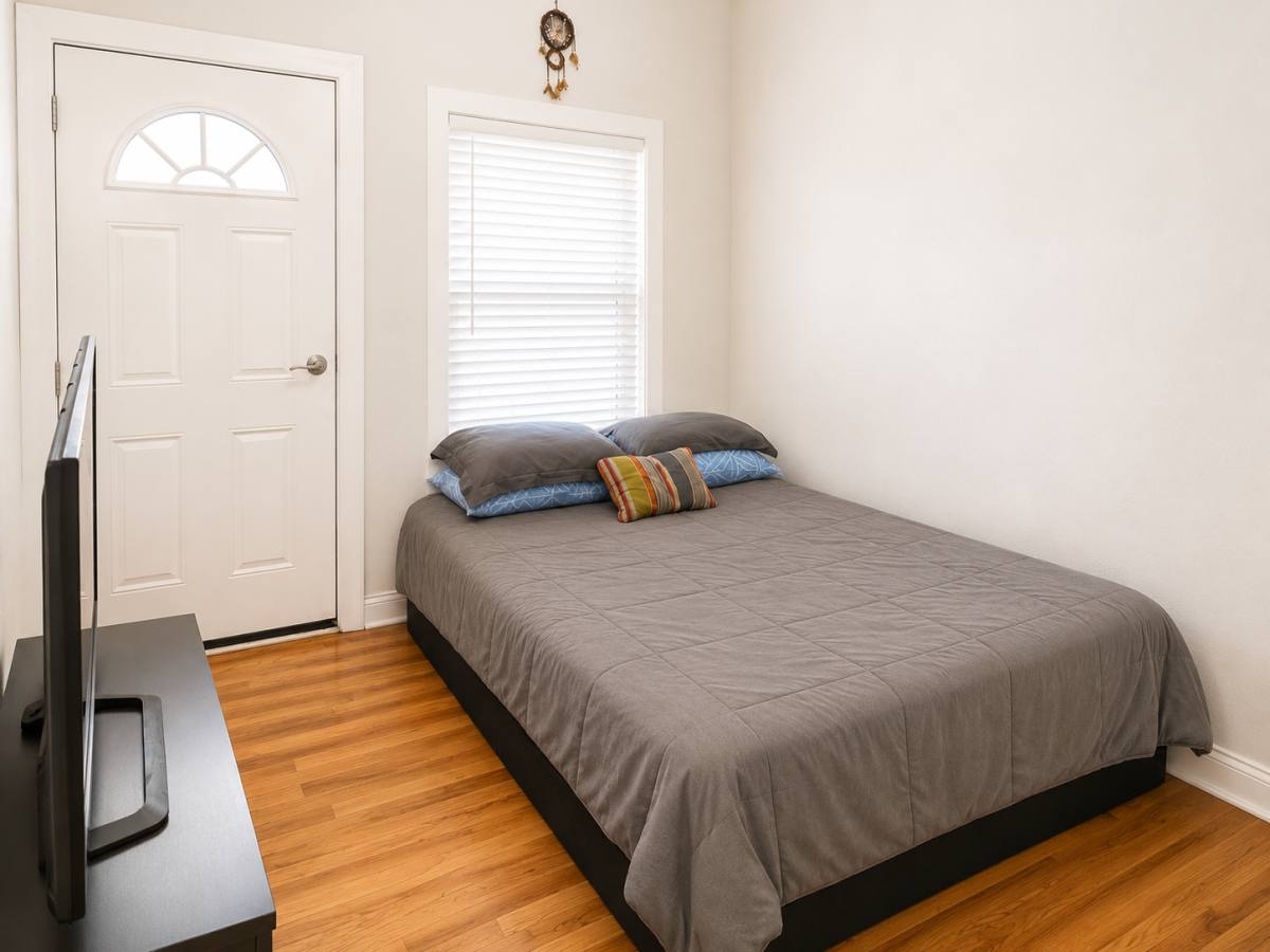 Apartment for rent at 3040 N Milwaukee #2R, Chicago, IL 60606