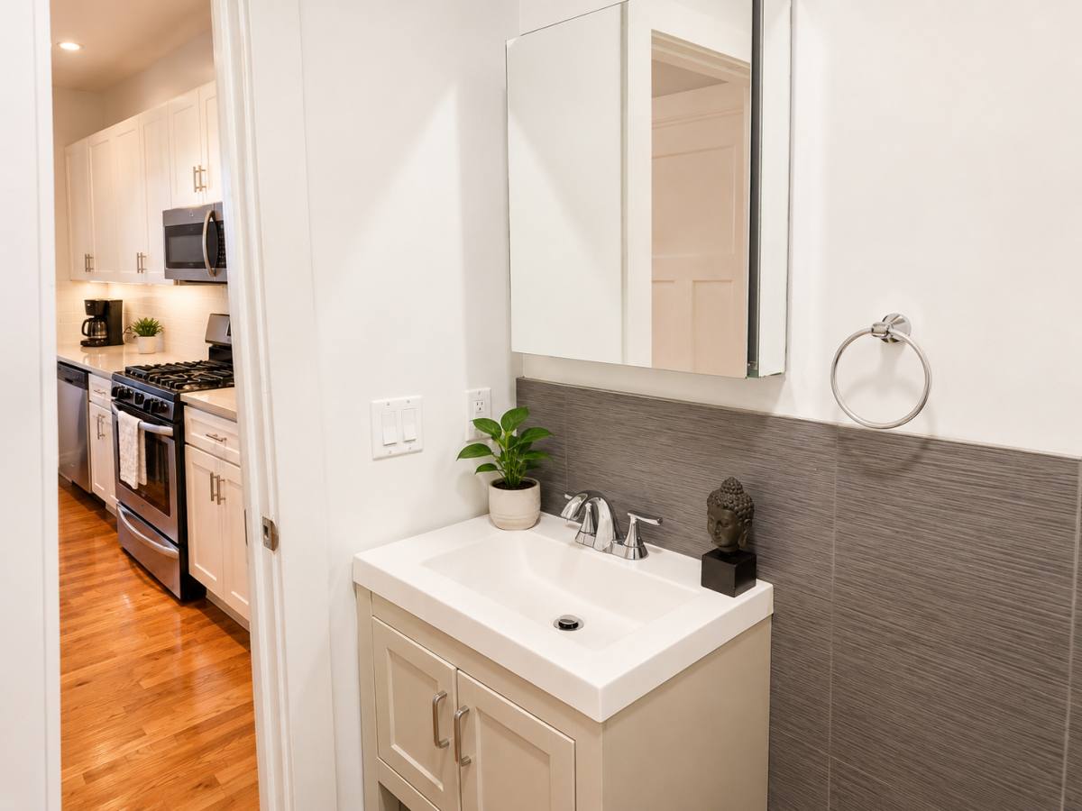 Apartment for rent at 3040 N Milwaukee #2R, Chicago, IL 60606