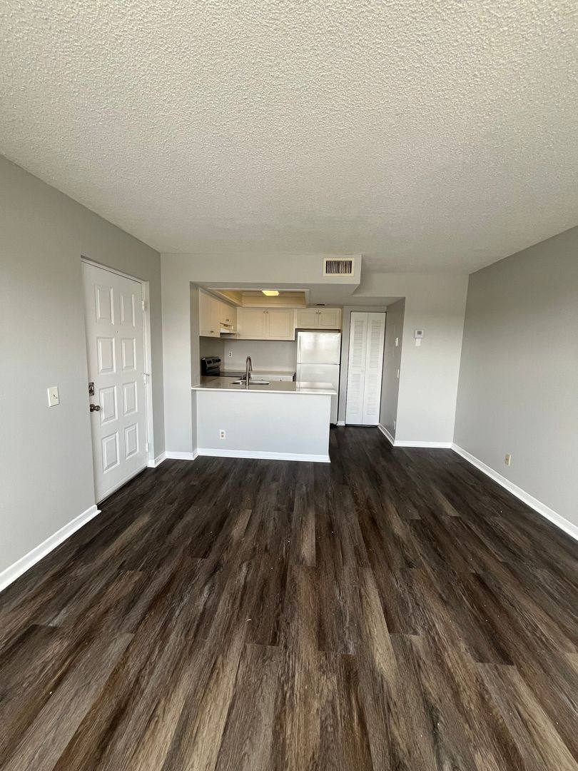 Apartment for rent at 728 Executive Center Dr, West Palm Beach, FL 33401