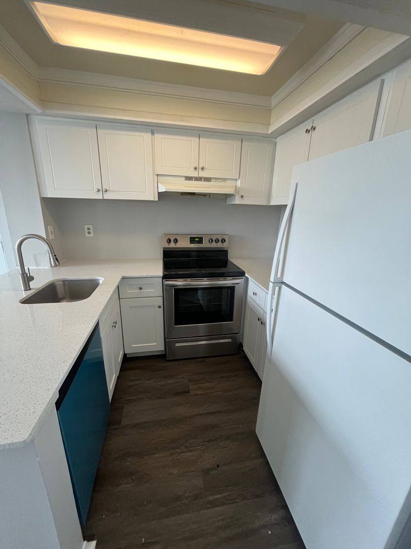Apartment for rent at 728 Executive Center Dr, West Palm Beach, FL 33401
