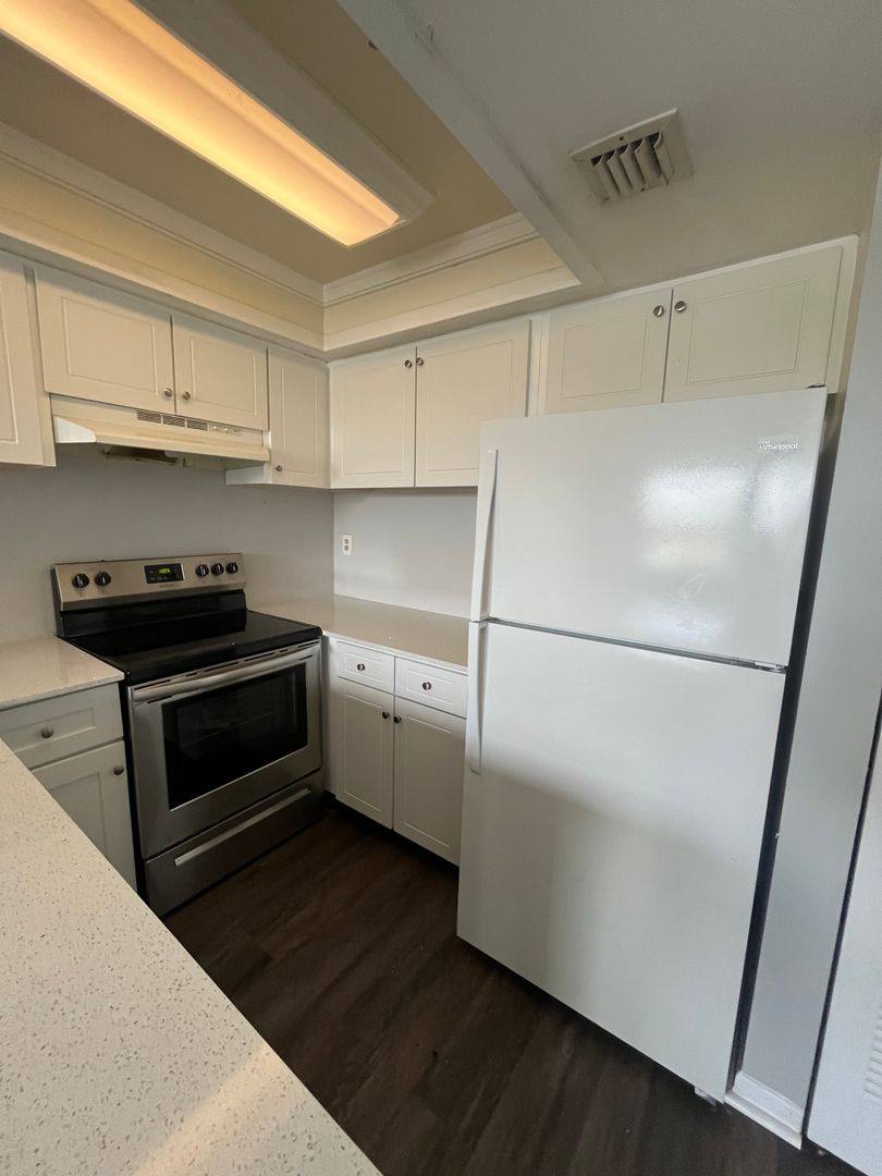 Apartment for rent at 728 Executive Center Dr, West Palm Beach, FL 33401