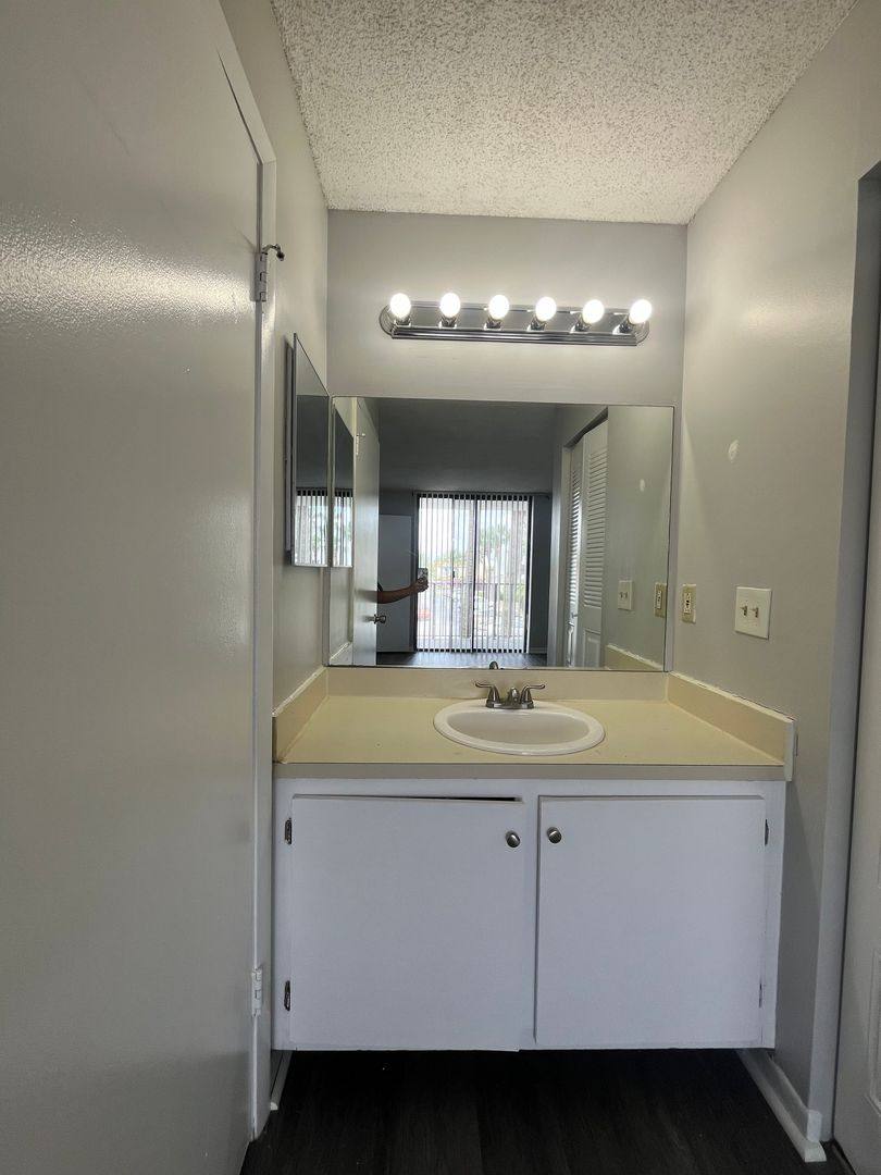 Apartment for rent at 728 Executive Center Dr, West Palm Beach, FL 33401