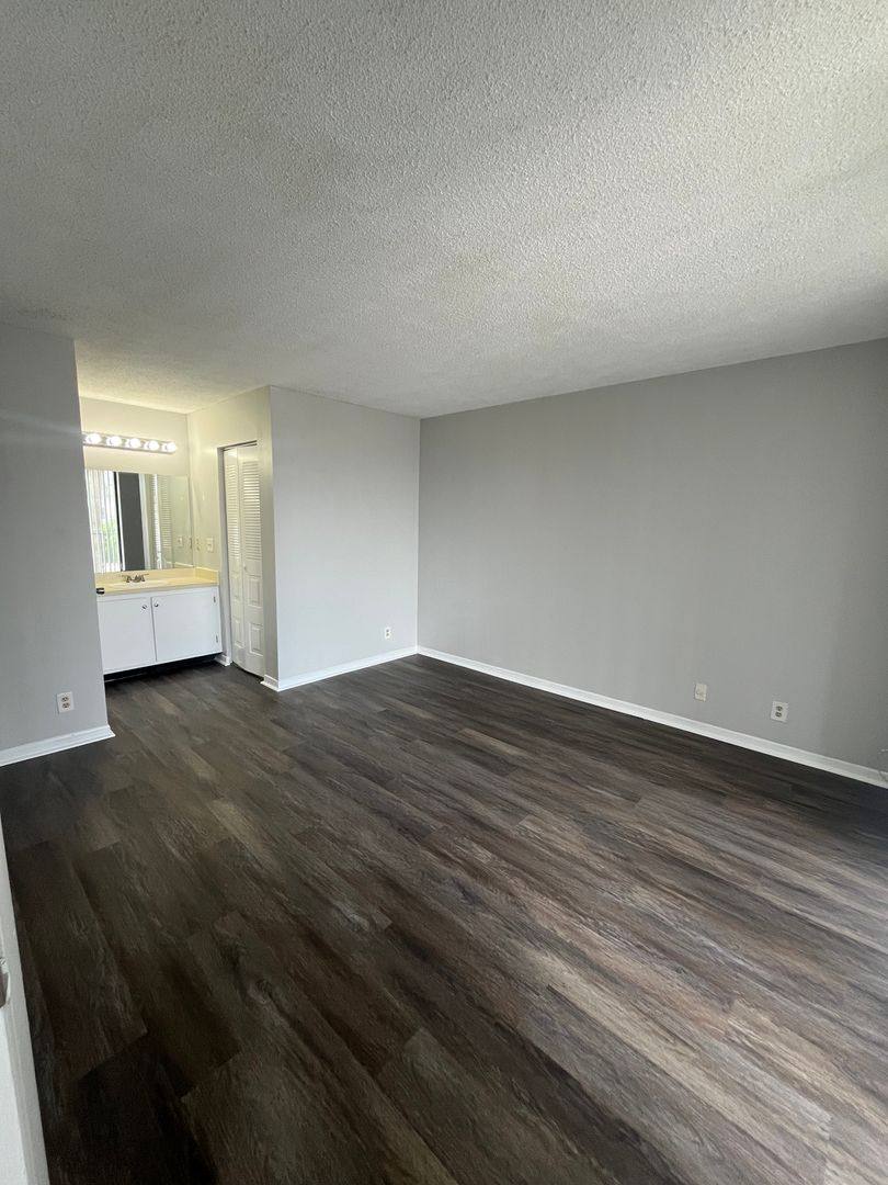 Apartment for rent at 728 Executive Center Dr, West Palm Beach, FL 33401