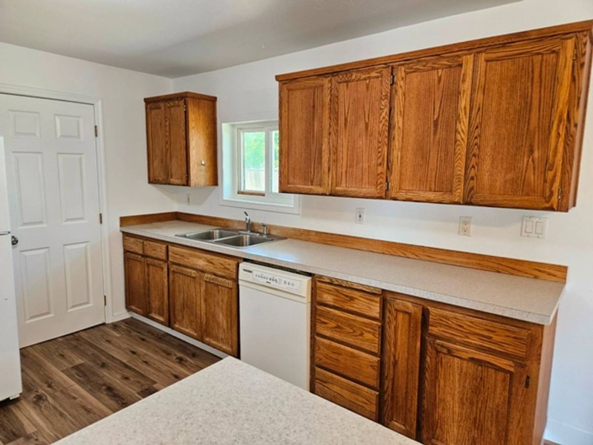 House for rent at 460 Talmadge Rd, Independence, OR 97351