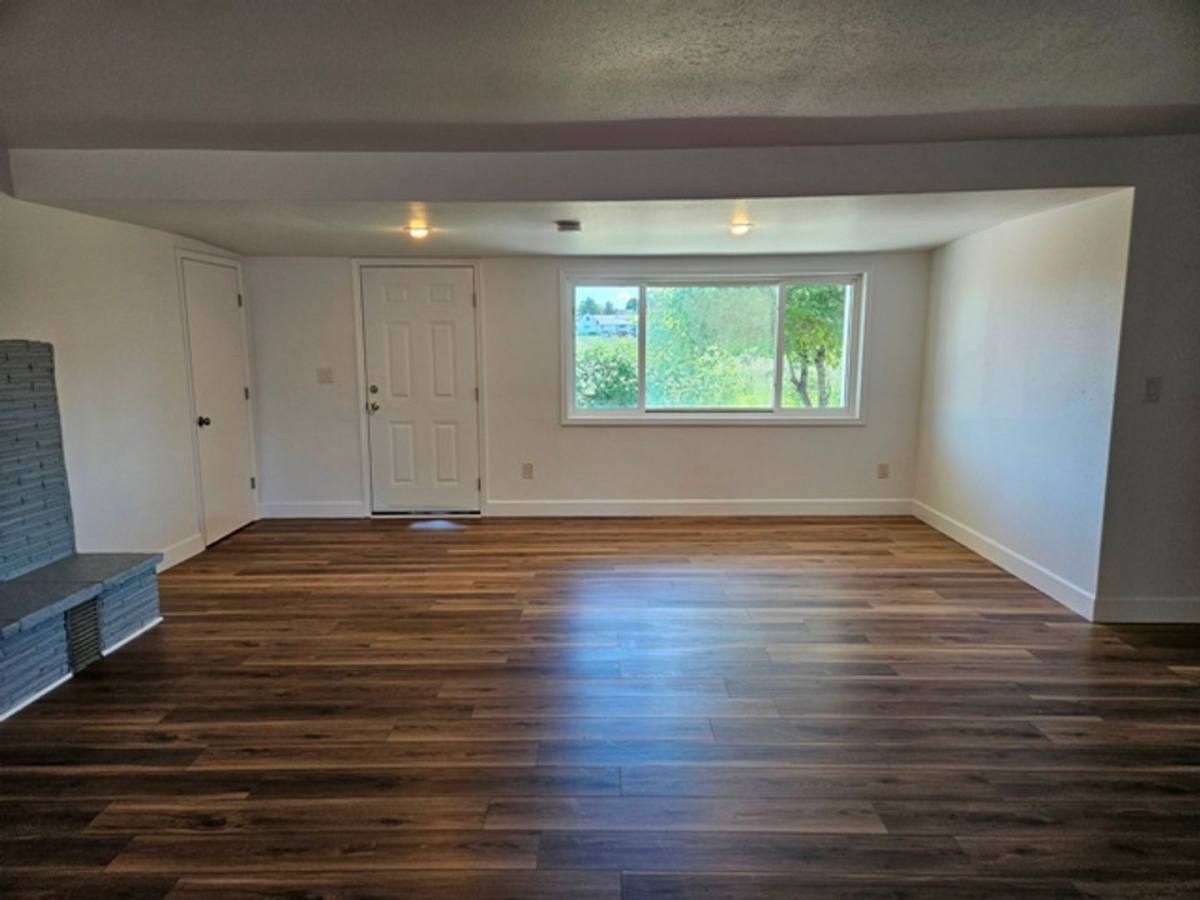 House for rent at 460 Talmadge Rd, Independence, OR 97351